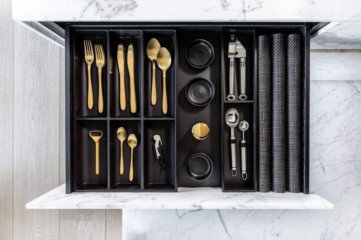 CLASSICduo Stahl Soft-Touch. Besteckkasten & Rahmen Bundle (40 cm) Bundle Blum